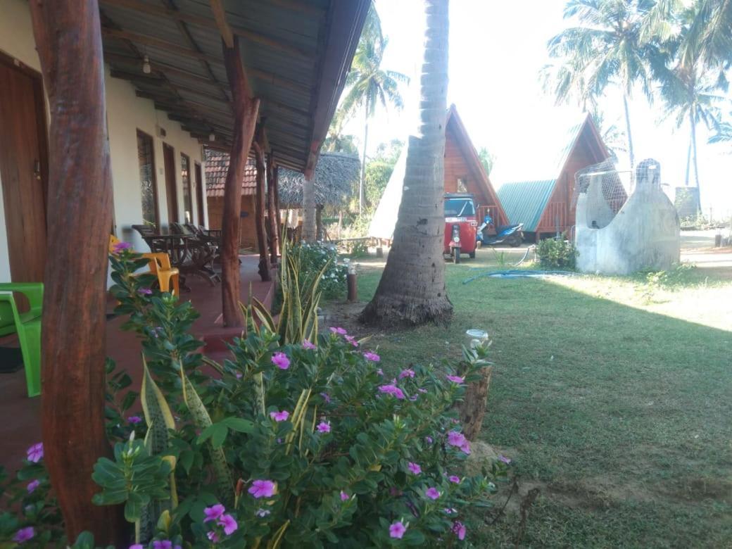 Nilaveli Sheen Coast Trincomalee Εξωτερικό φωτογραφία